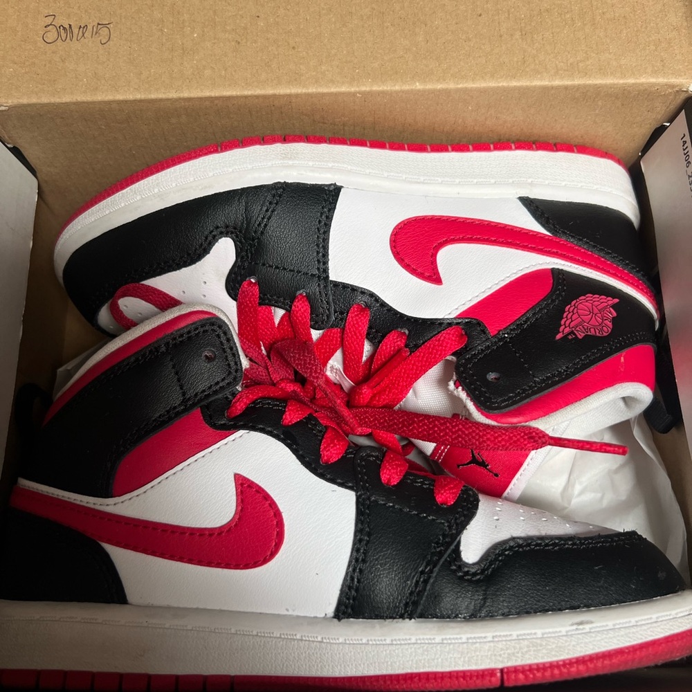 Nike Kids' Black and Red Sneakers